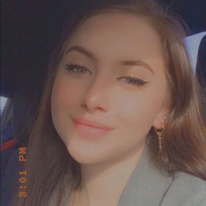 Meet your Posher, Adalia